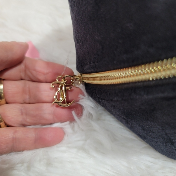 Juicy Couture Black Velour Cosmetic Bag Travel Case 2024 Brand New With Tags - Picture 4 of 5